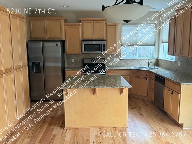 Building Photo - Stunning Family Home in Renton