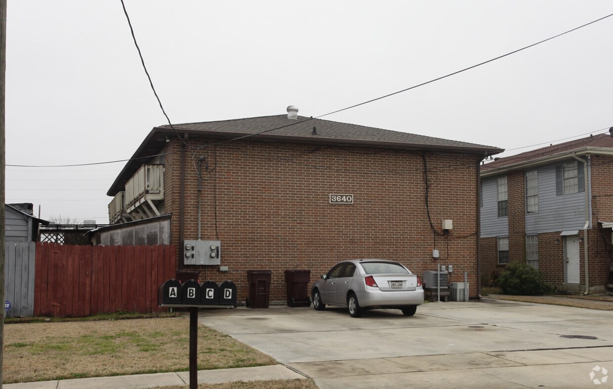 Building Photo - 3640 Delaware Ave
