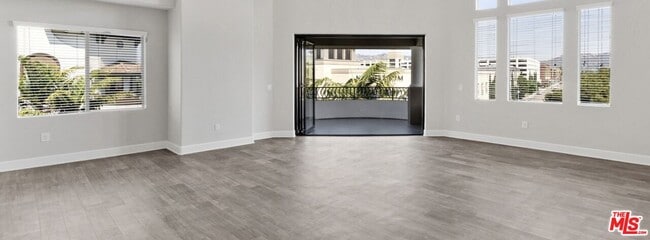 Foto del edificio - 6280 W 3rd St