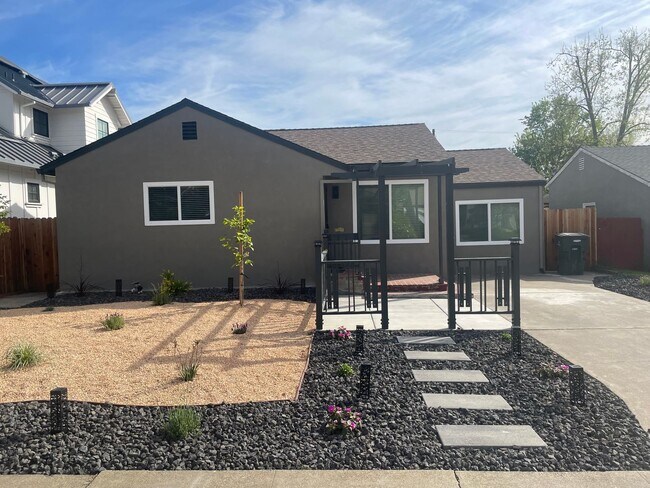 Building Photo - Newly Remodeled Home in East Sacramento