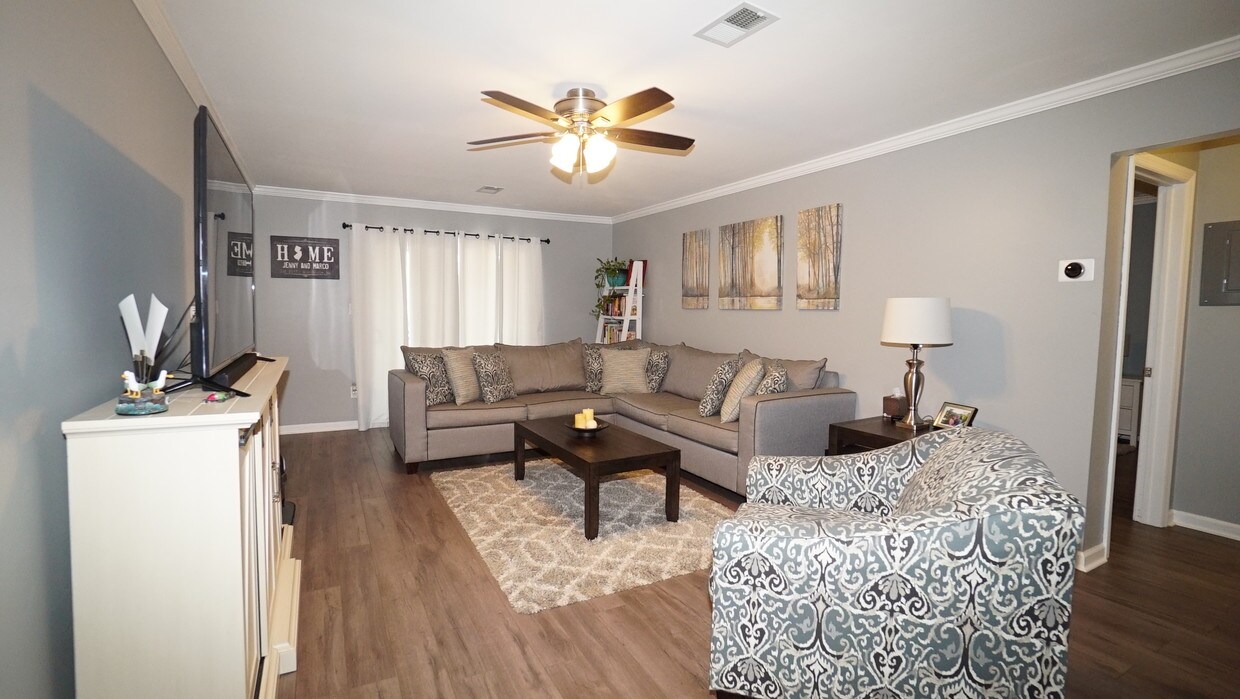 820 Sharon Garden Ct, Woodbridge Township, NJ 07095 Condo for Rent in