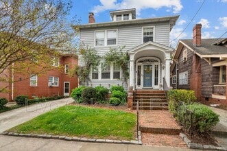 Building Photo - 909 Harrington Ave