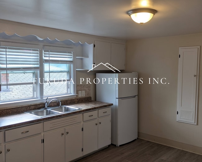 Kitchen - 2490 Forest Ave