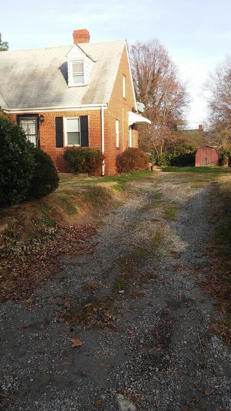 Building Photo - 3402 Deerwood Rd