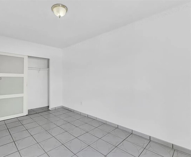 Foto del edificio - 1050 SW 1st St