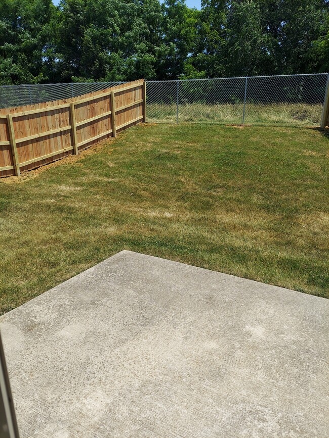 Building Photo - 704 Glenstone Dr