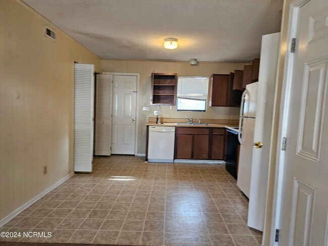 Building Photo - 104 Ravenwood Dr