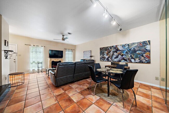 Foto del edificio - 7382 Regency Square Ct