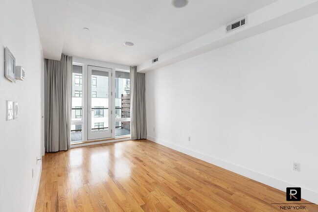 Foto del edificio - 1059 Manhattan Ave