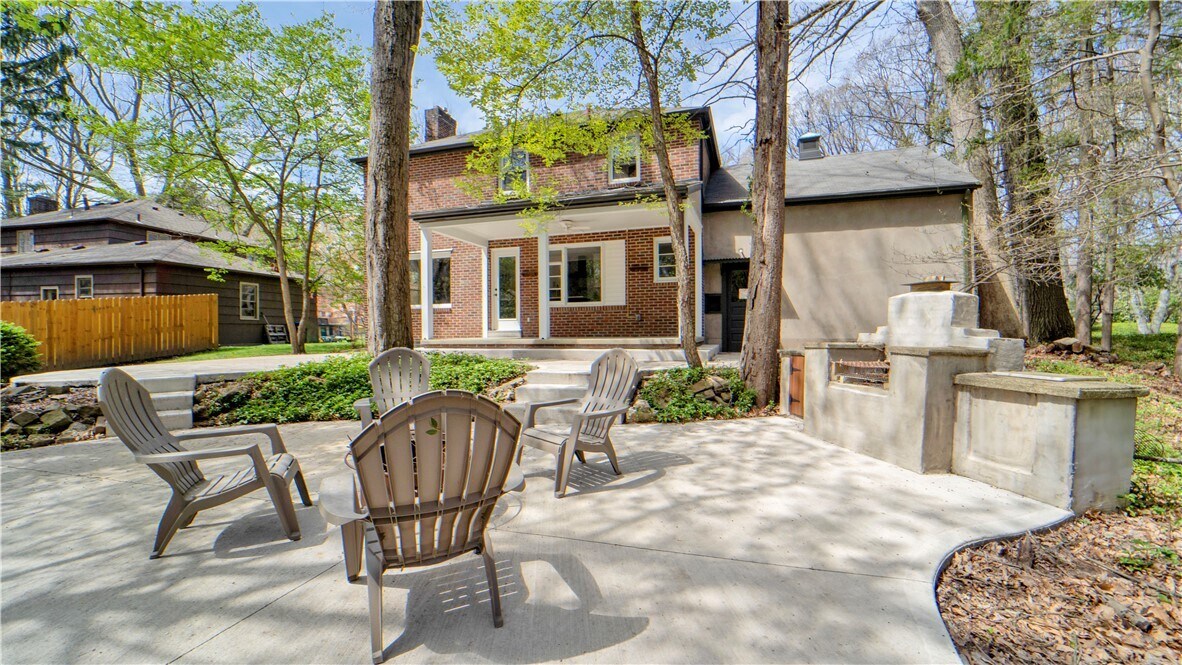 Foto del edificio - 288 Oakridge Dr