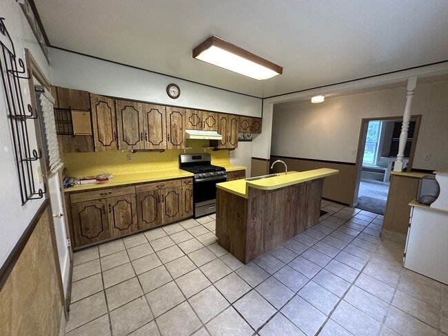 Kitchen - 276 E 500 N