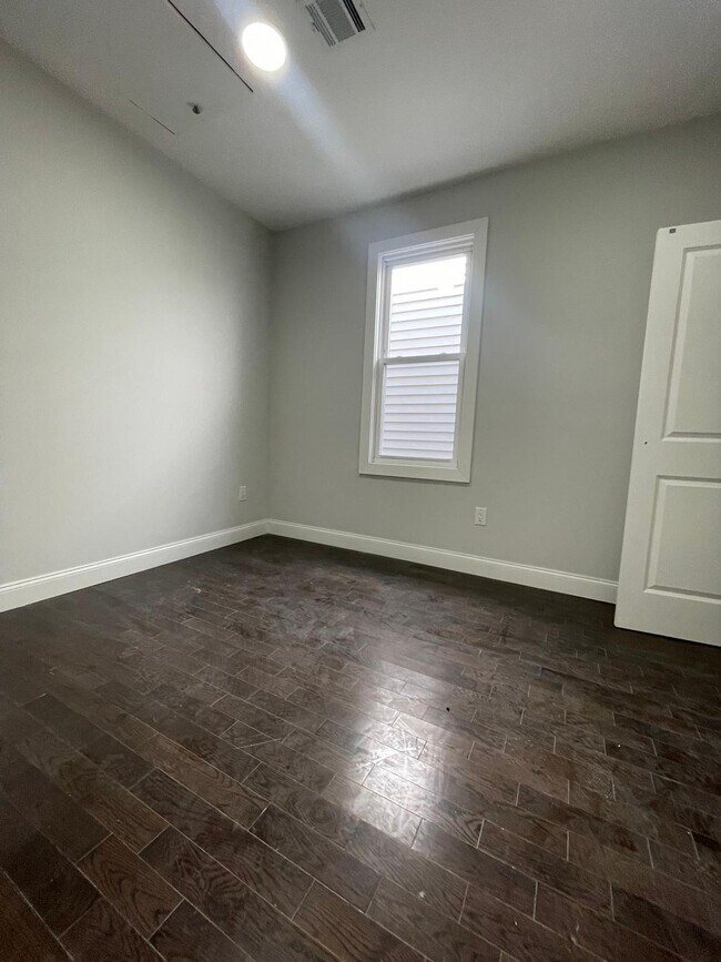 Unit 2 - 204 Myrtle Ave