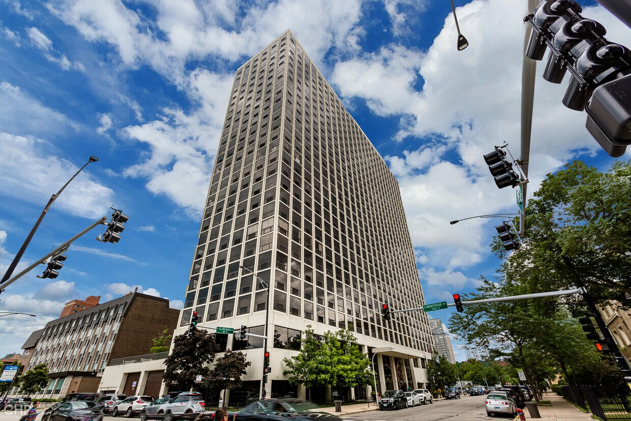 4343 N Clarendon Ave Unit 1613, Chicago, IL 60613 Condo for Rent in