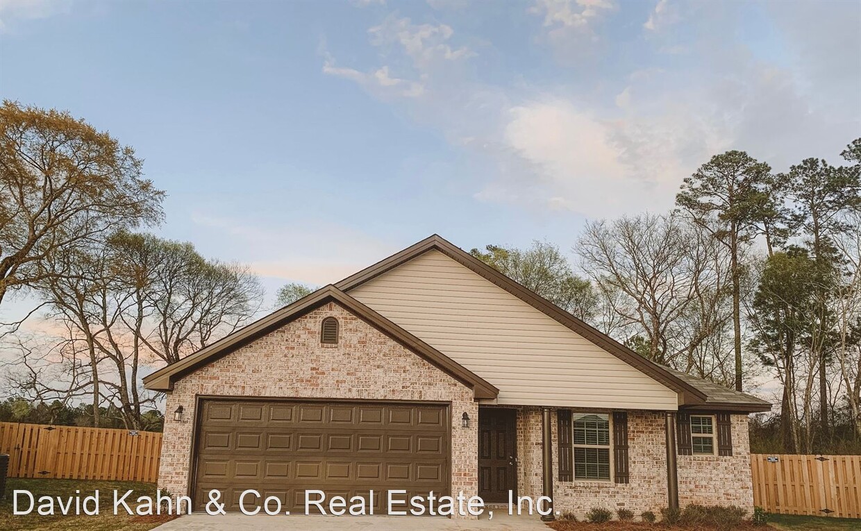 Primary Photo - 3 br, 2 bath House - 451 Buena Vista Way