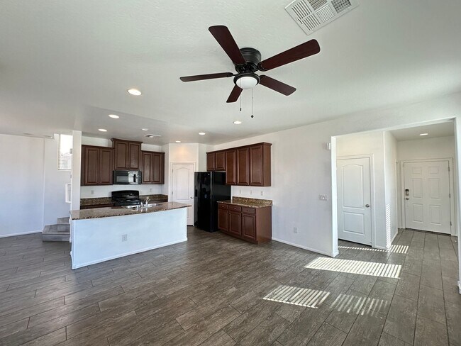 Foto del edificio - 6360 Beavertail Pond Ave