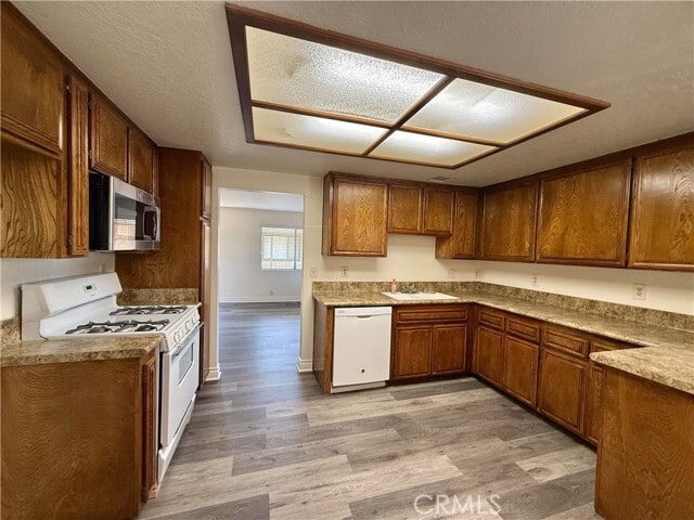 Building Photo - 596 N Valencia Pl