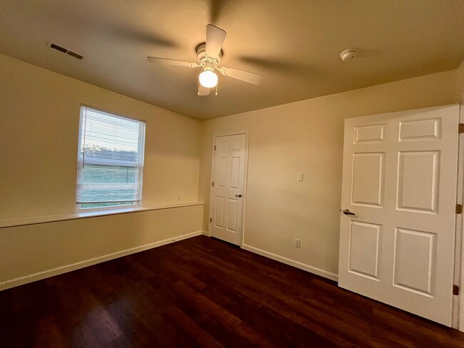 Building Photo - All Inclusive | 2 Bed | 2 Bath