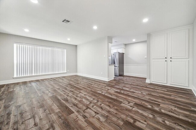 Building Photo - 7115 S Gessner Rd