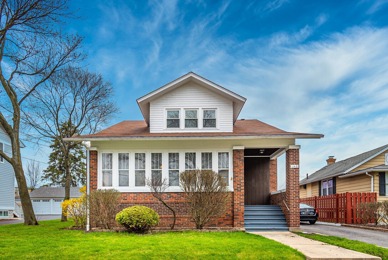 247 W Palatine Rd, Palatine, IL 60067 House Rental in Palatine, IL
