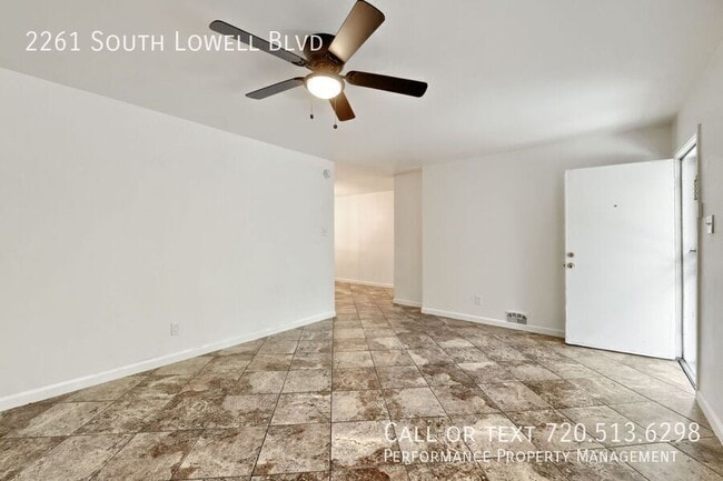 Foto del edificio - 2261 S Lowell Blvd