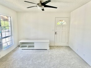Building Photo - 616 Mananai Pl