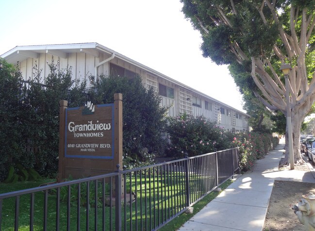 Building Photo - 4040 Grand View Blvd