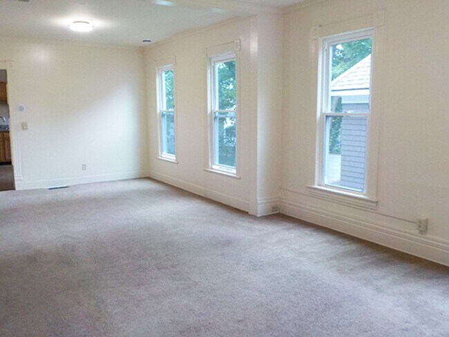 Building Photo - 107 Trinity Pl