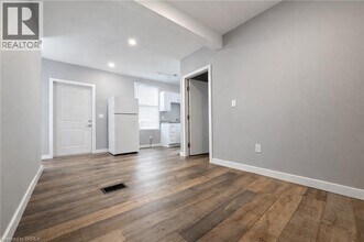 Building Photo - 33 Dumfries St