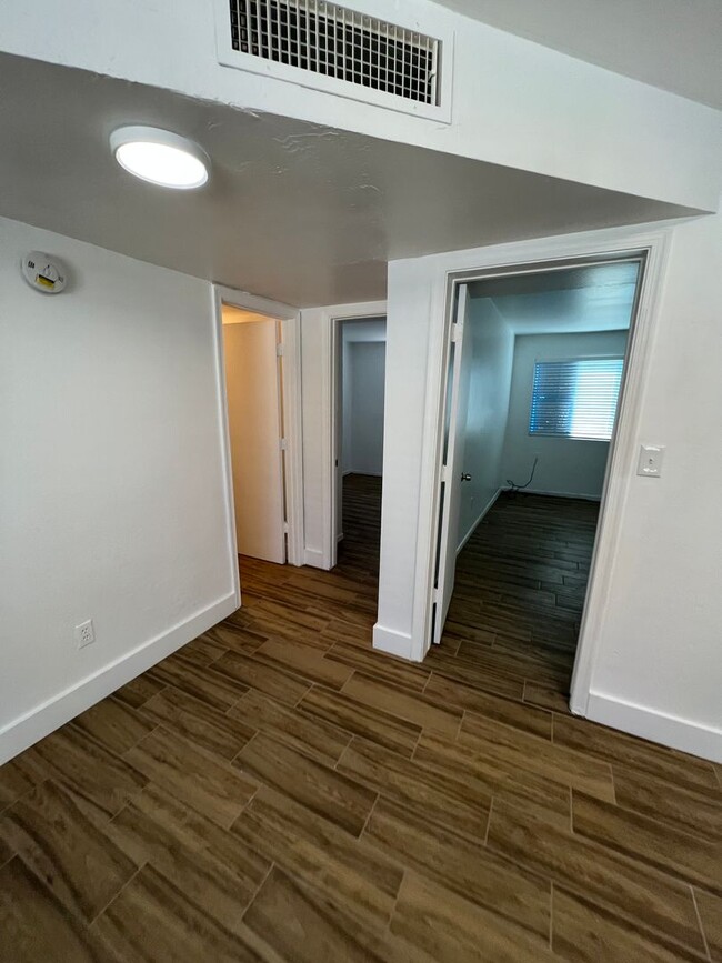Building Photo - 2173