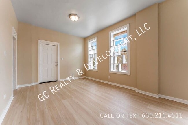 Foto del edificio - 3328 W Chicago Ave