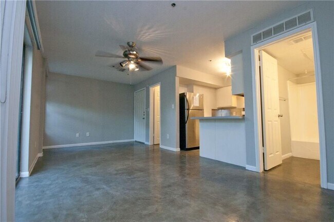 Foto del edificio - 1013 W 23rd St