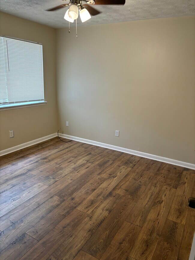 Foto del edificio - 923 Pine Oak Trl