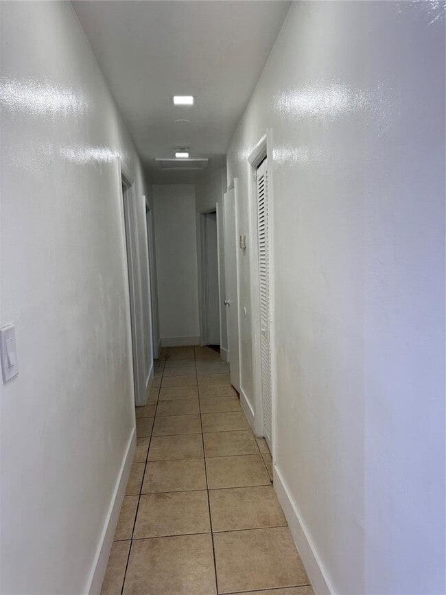 Building Photo - 910 NW 43rd St