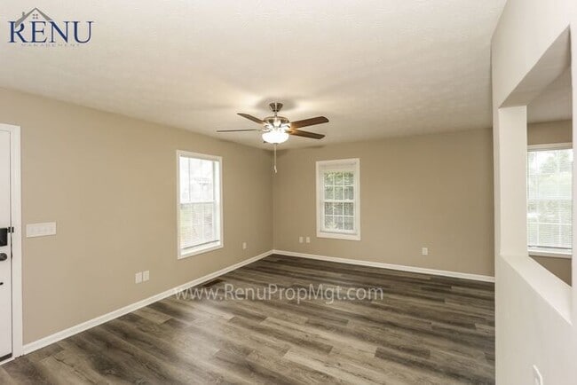 Building Photo - Available Now! 3 beds & 2 Baths 50% off fi...