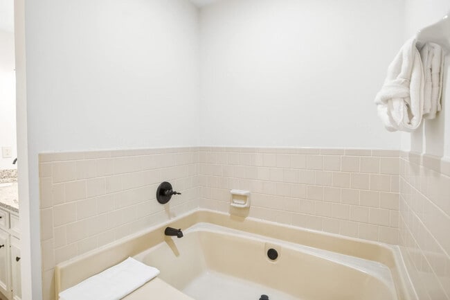 Building Photo - 6536 Monmouth Mews