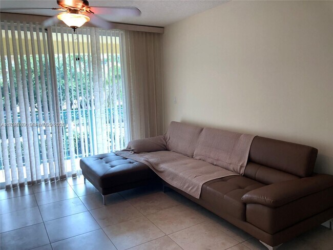 Foto del edificio - 201 Golden Isles Dr