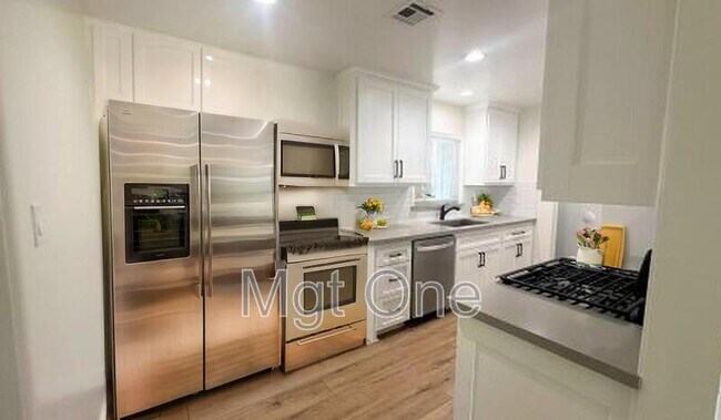 Foto del edificio - 4157 Kingsbury Pl