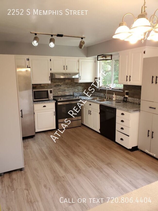 Building Photo - Homey 4 bed 2 bath on a quiet cul-de-sac i...