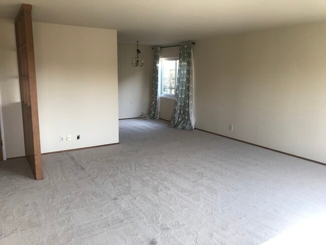 Building Photo - 556 Boden Way