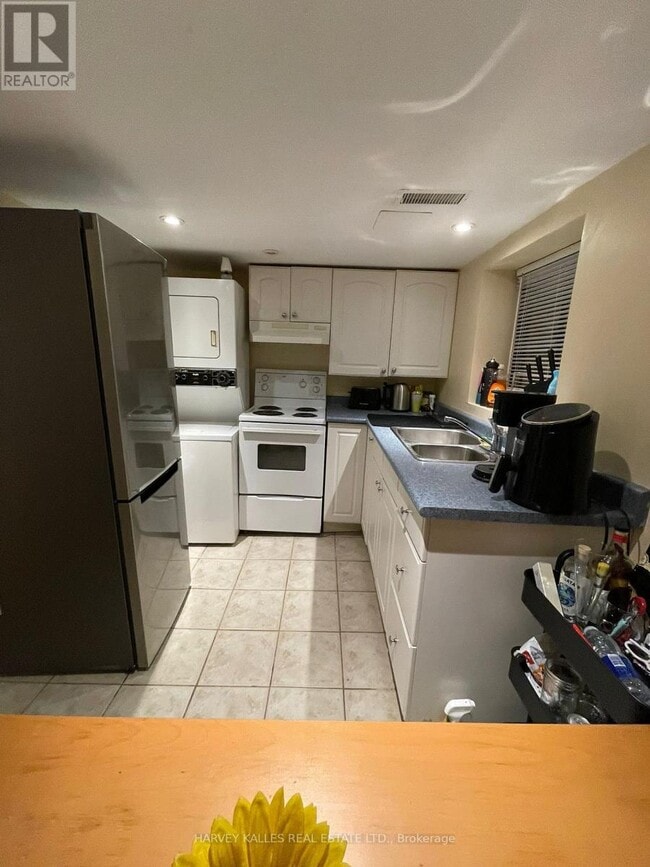 Building Photo - 32 Fuller Ave