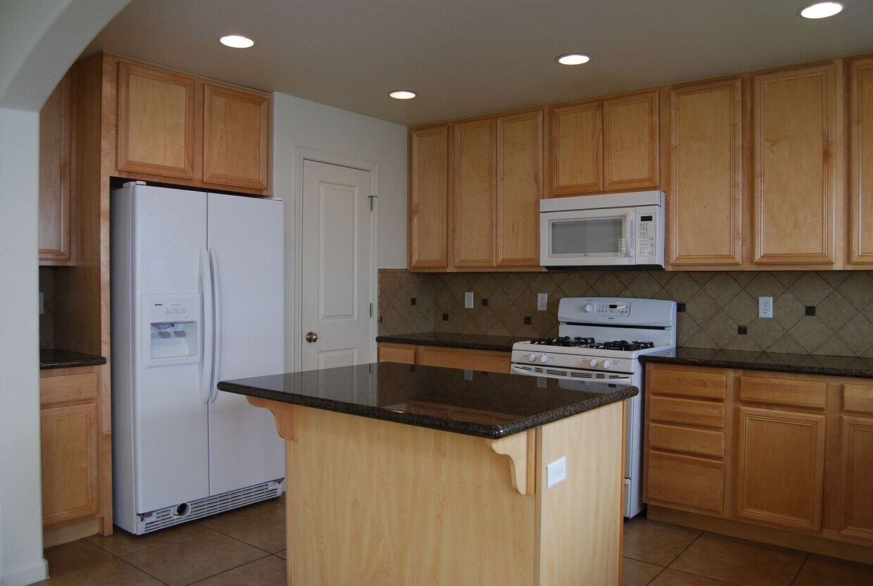 Foto principal - 4-Bedroom Home in the Village at Somersett!