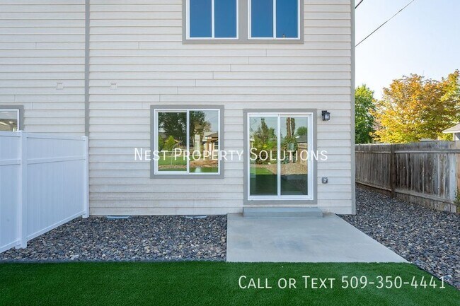 Building Photo - 1070 S Grand Dr