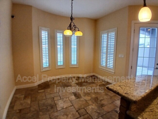 Foto del edificio - 2423 W Hampton Ave