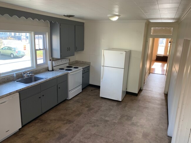 Kitchen - 88 Roxbury St