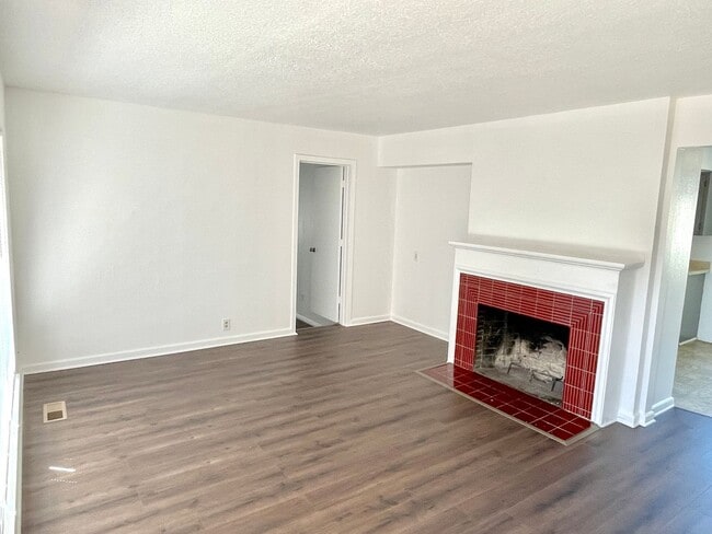 Building Photo - Centennial Neighborhood Fully Remodeled Ranch Home, Secluded Location, Spacious Yard