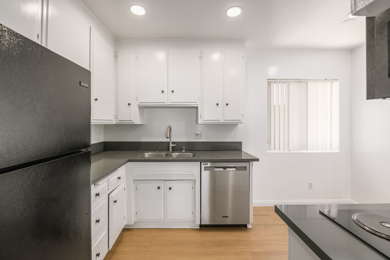 Kitchen - 2803 Arizona Ave