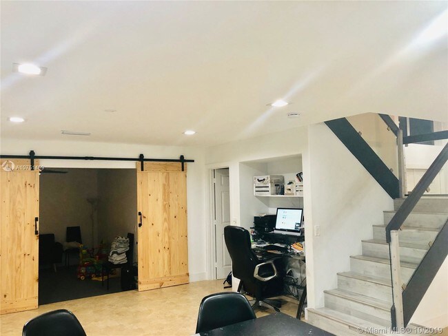 Building Photo - 4902 SW 32nd Way