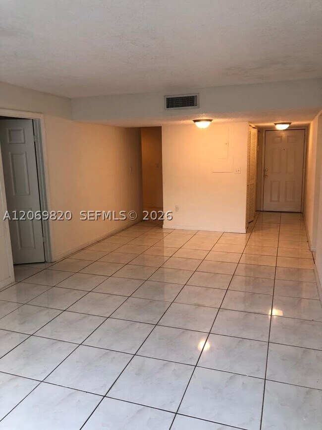 Foto del edificio - 10090 NW 80th Ct