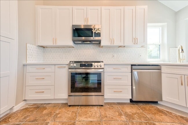 Building Photo - 880 La Terraza Blvd