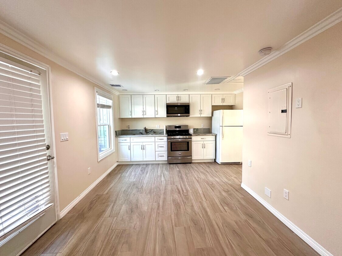 Foto principal - 5225 Strohm Ave